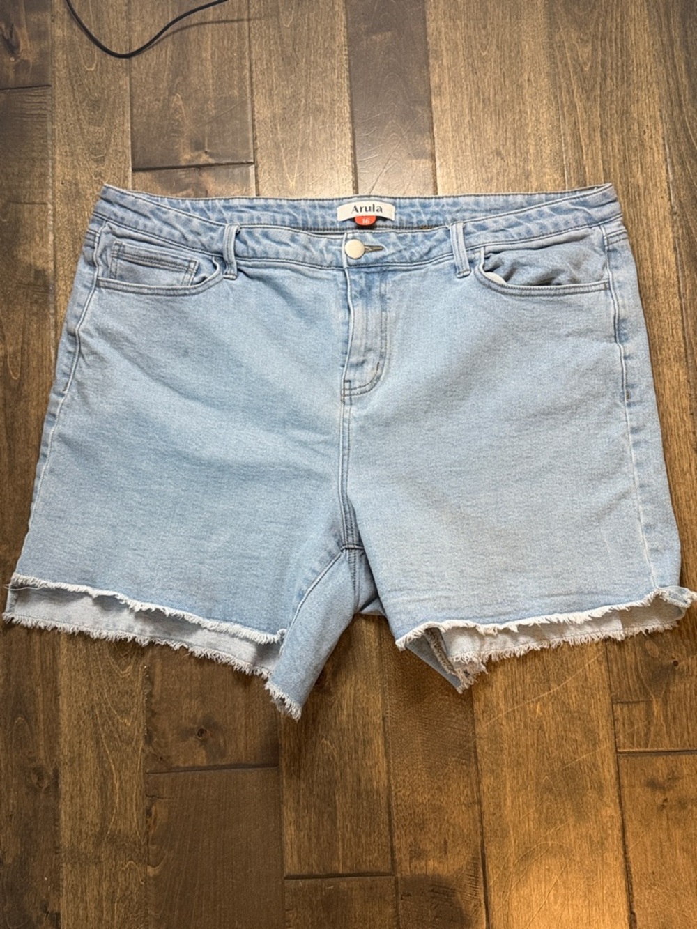ARULA Light Wash Frayed Hem Denim Shorts | High Rise Summer Shorts | Size 16
